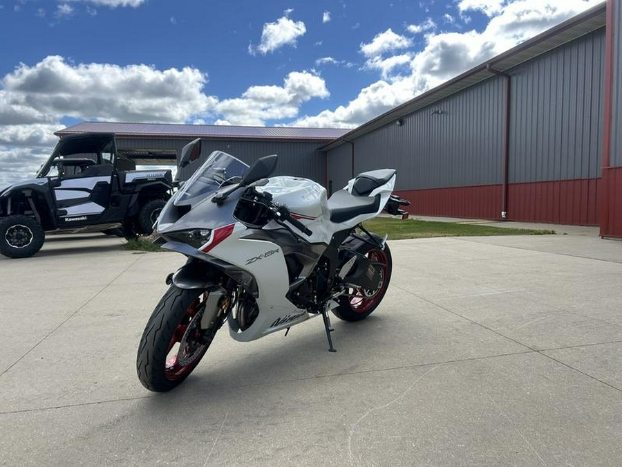 2025 Kawasaki Ninja ZX6R ABS White