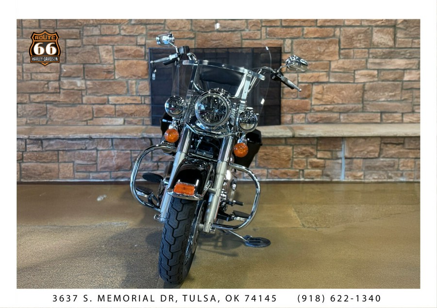 2013 Harley-Davidson® Heritage Softail® Classic BLACK W/ PINSTRIPE