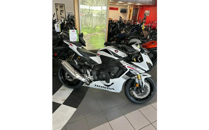 2026 CBR1000RR Base - Honda