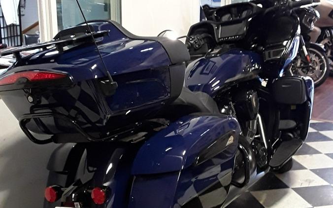 2024 Indian Motorcycle® Pursuit Dark Horse® with PowerBand Audio Package