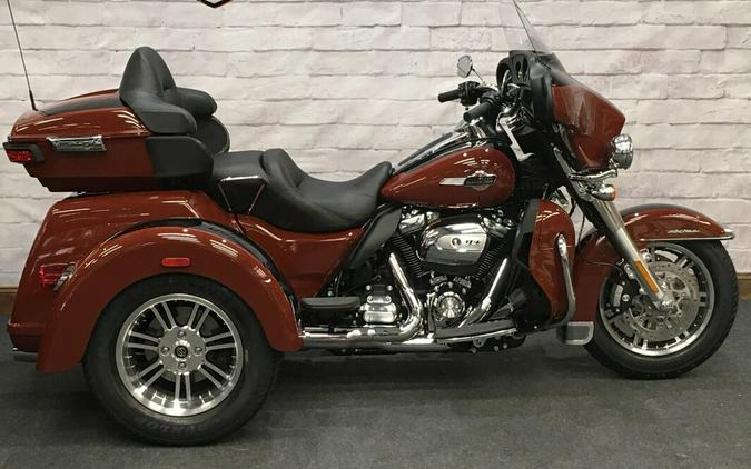 2024 Harley-Davidson Tri Glide Ultra Red Rock / Vivid Black FLHTCUTG