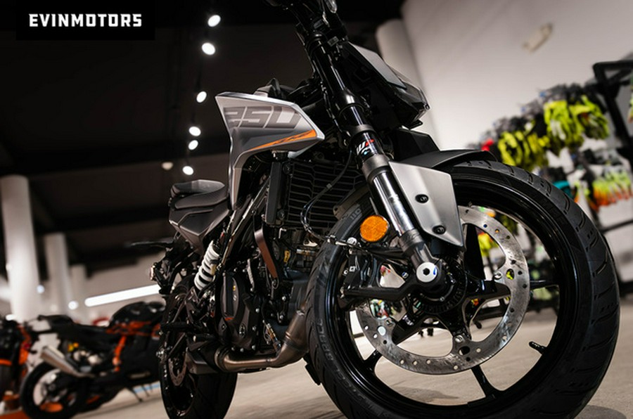 2026 KTM Duke 250