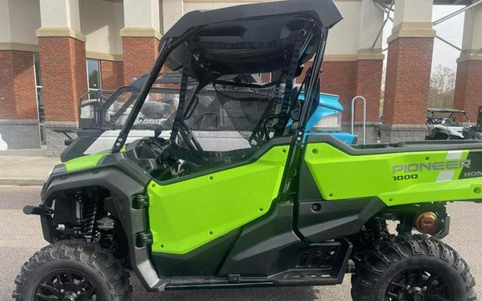 2023 Honda Pioneer 1000 Deluxe