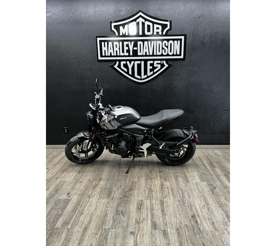 2023 Triumph Trident 660 Matte Jet Black / Matte Silver Ice