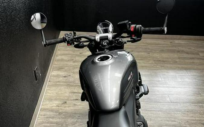 2023 Triumph Trident 660 Matte Jet Black / Matte Silver Ice