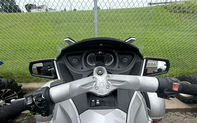 2010 Can-Am® Spyder Roadster RT