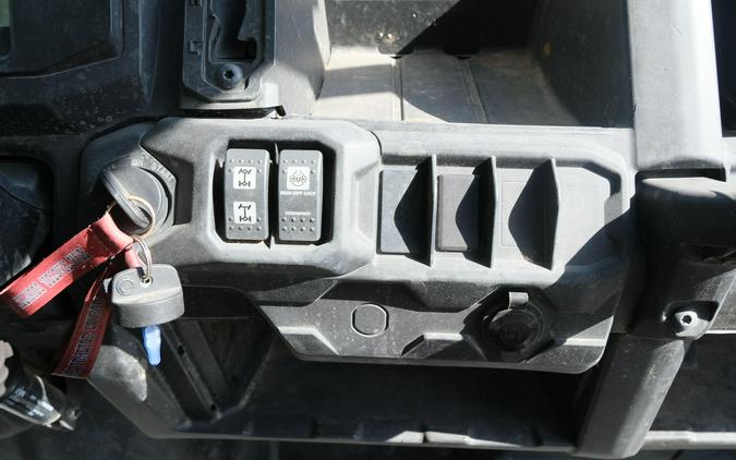 2023 CAN-AM DEFENDER DPS 62 HD7