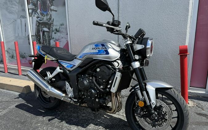 2027 Honda CB1000F Wolf Silver Metallic - 000382