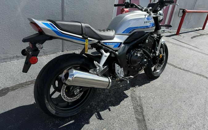 2027 Honda CB1000F Wolf Silver Metallic - 000382