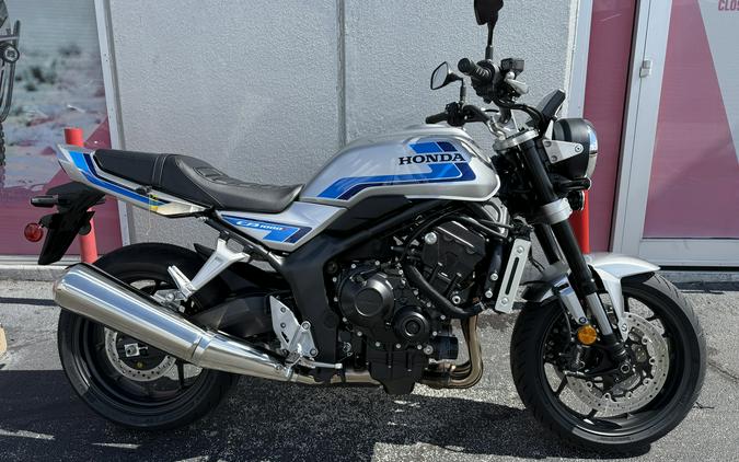 2027 Honda CB1000F Wolf Silver Metallic - 000382