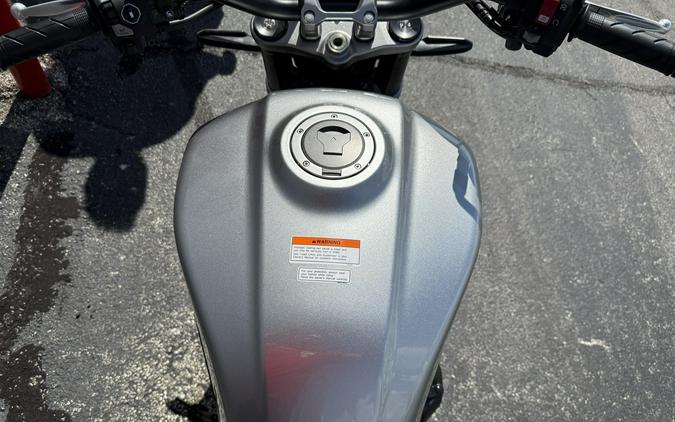 2027 Honda CB1000F Wolf Silver Metallic - 000382