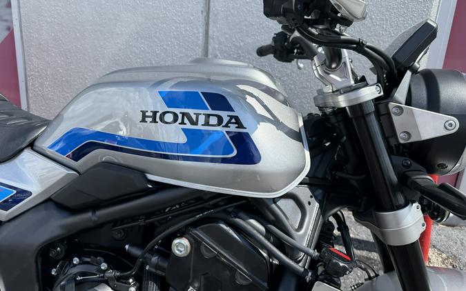2027 Honda CB1000F Wolf Silver Metallic - 000382