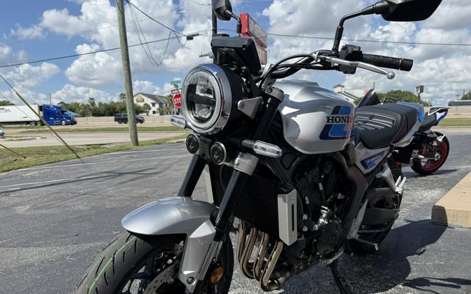 2027 Honda CB1000F Wolf Silver Metallic - 000382