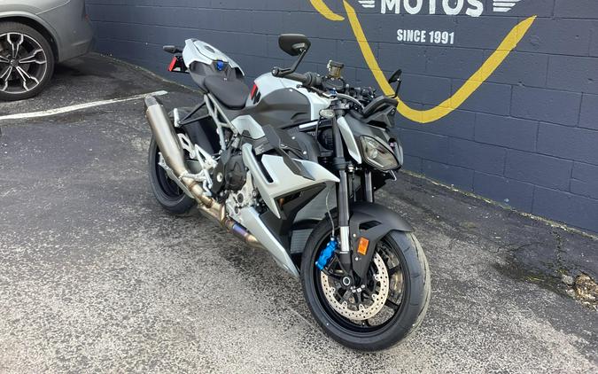 2026 BMW M 1000 R