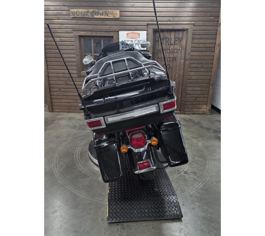 2011 Harley-Davidson® Heritage Softail® Classic BLACK W/PINSTRIPE