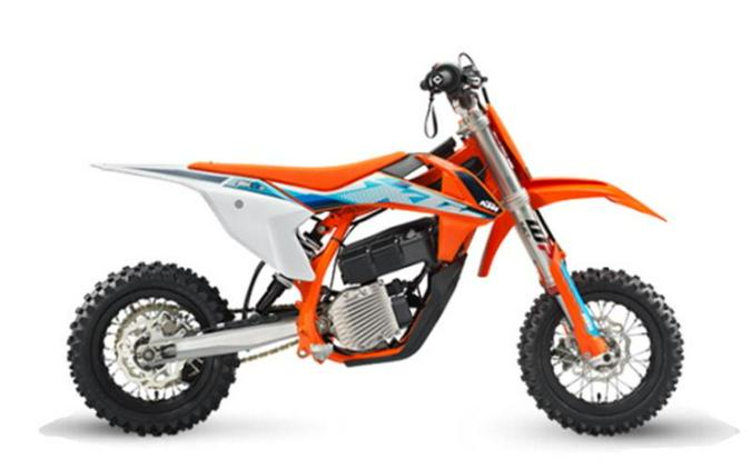 2023 KTM SX-E 3 First Look [Just In Time For Christmas]