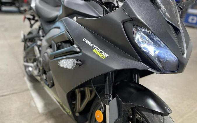 2025 Triumph Daytona 660 Satin Granite/Satin Black