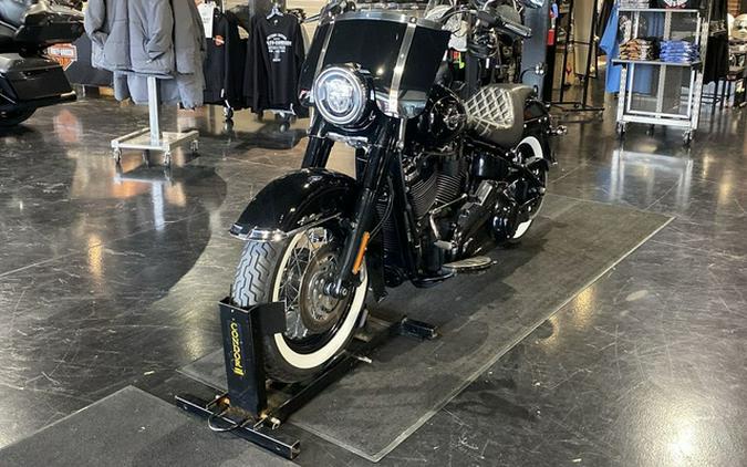 2019 Harley-Davidson Softail FLHC - Heritage Classic