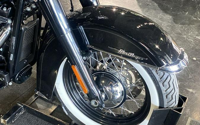 2019 Harley-Davidson Softail FLHC - Heritage Classic