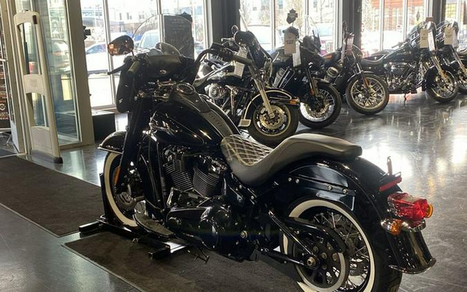 2019 Harley-Davidson Softail FLHC - Heritage Classic