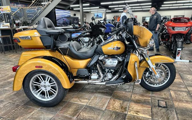 2023 Harley-Davidson® Tri Glide® Ultra Prospect Gold/Vivid Black