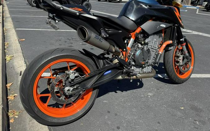 2022 KTM 890 Duke R