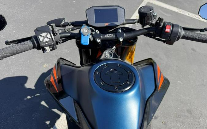 2022 KTM 890 Duke R
