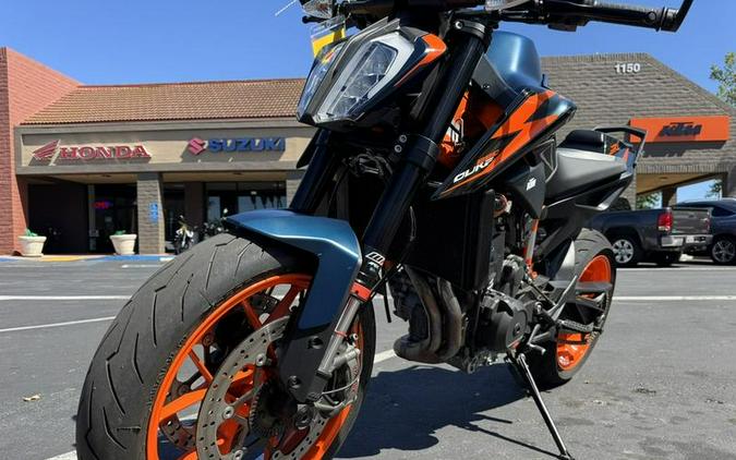 2022 KTM 890 Duke R
