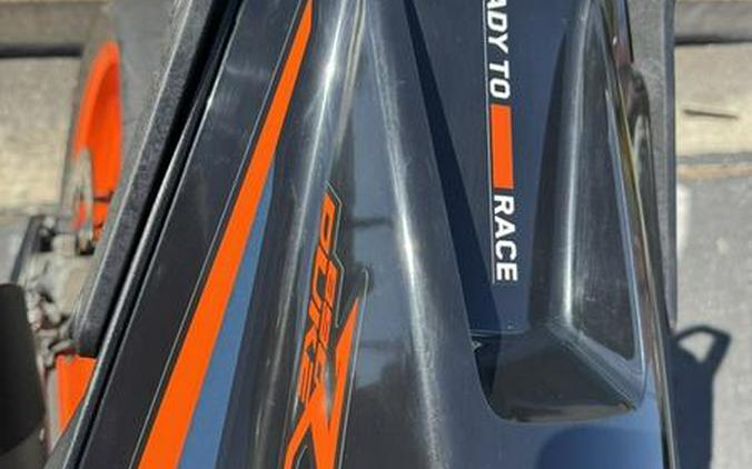 2022 KTM 890 Duke R