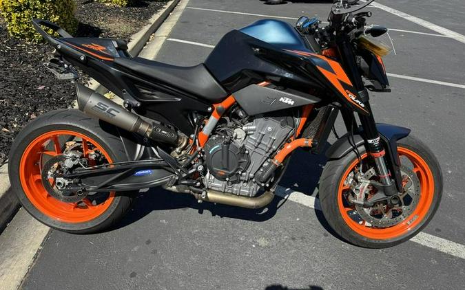 2022 KTM 890 Duke R