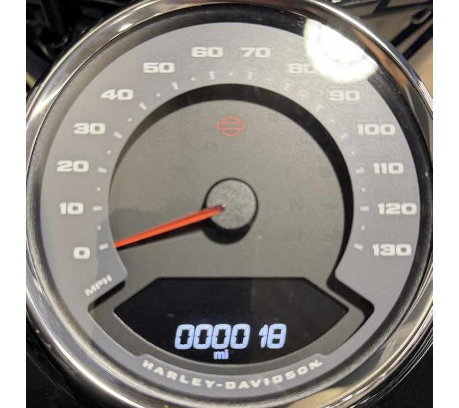 2026 Harley-Davidson® FLHD - Deadwood™