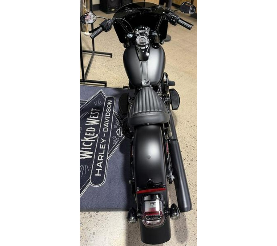 2026 Harley-Davidson® FLHD - Deadwood™