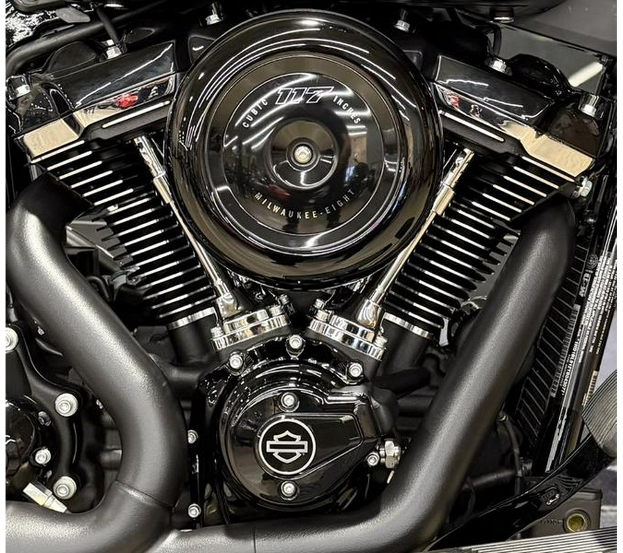 2026 Harley-Davidson® FLHD - Deadwood™