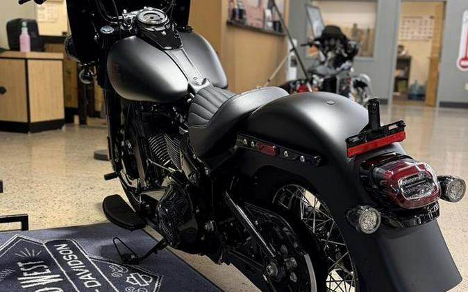 2026 Harley-Davidson® FLHD - Deadwood™