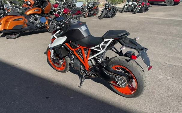 Comparison Ride Review: 2017 Aprilia Tuono V4 1100 vs. 2017 KTM Super Duke 1290 R