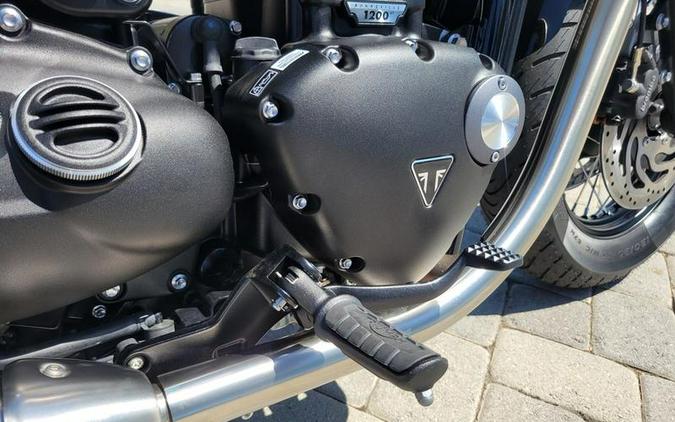 2025 Triumph Bonneville Bobber Jet Black/Ash Gray