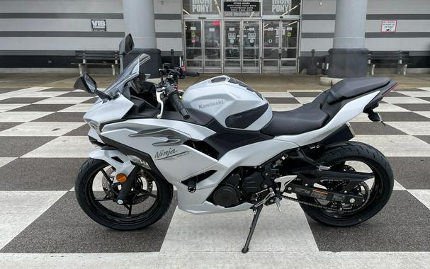 2025 Kawasaki Ninja® 500