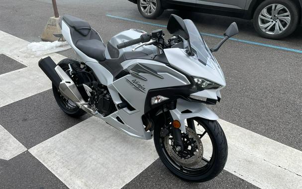 2025 Kawasaki Ninja® 500