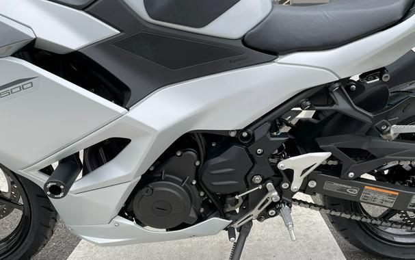 2025 Kawasaki Ninja® 500