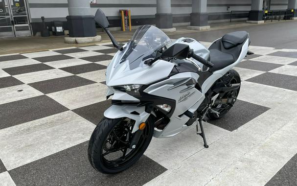 2025 Kawasaki Ninja® 500