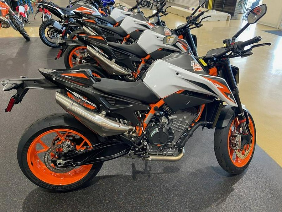 2021 KTM 890 Duke R