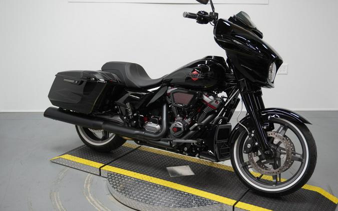 2025 Harley-Davidson Street Glide® Midnight Firestorm - Black Finish