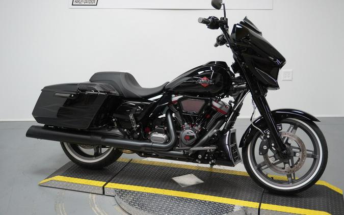 2025 Harley-Davidson Street Glide® Midnight Firestorm - Black Finish