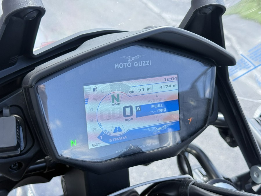 2023 Moto Guzzi V85 TT Guardia d'Onore