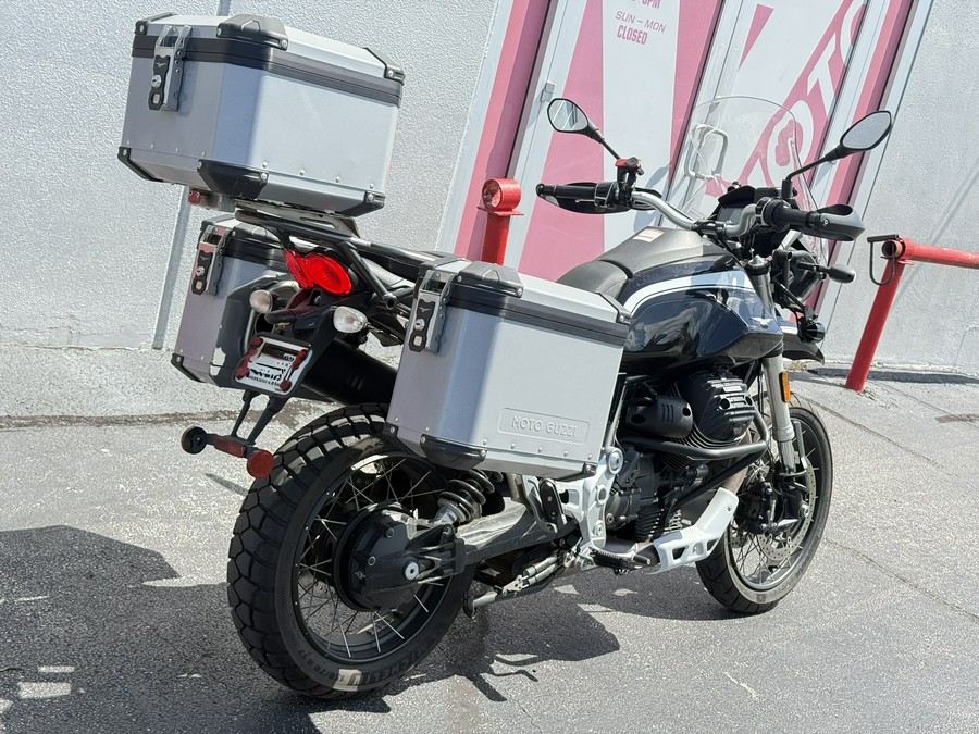 2023 Moto Guzzi V85 TT Guardia d'Onore