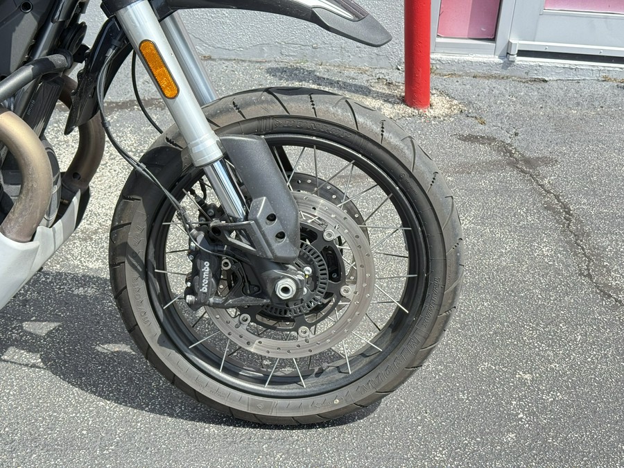 2023 Moto Guzzi V85 TT Guardia d'Onore