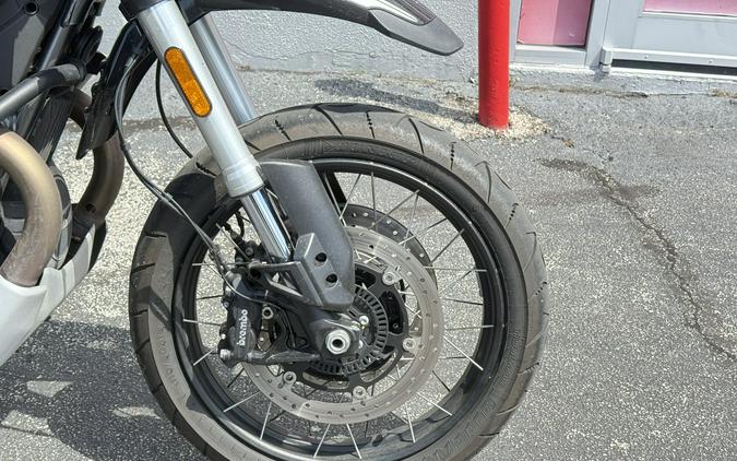 2023 Moto Guzzi V85 TT Guardia d'Onore