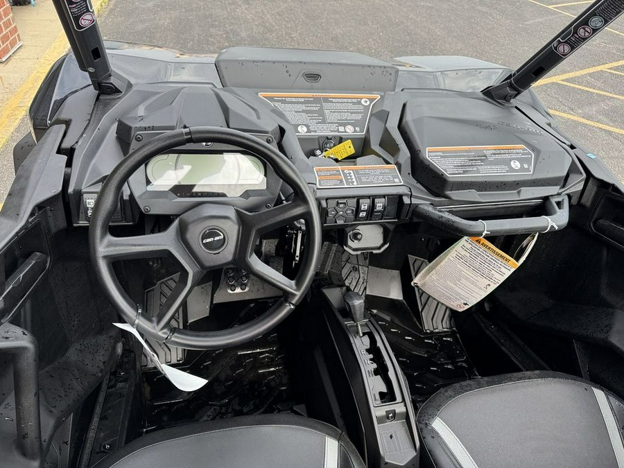 2025 Can-Am® Commander XT 700