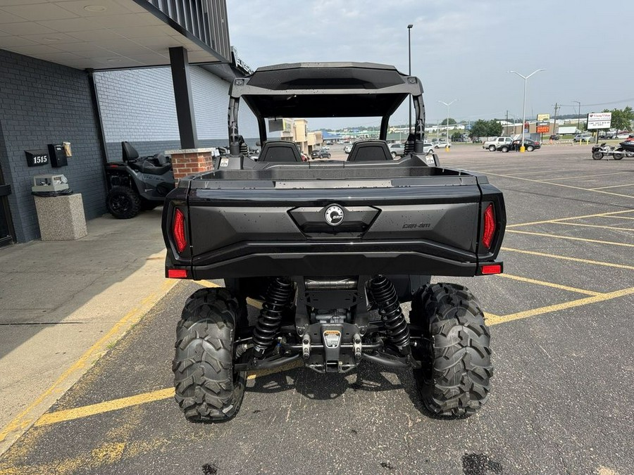 2025 Can-Am® Commander XT 700