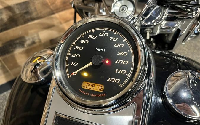 2014 Harley-Davidson® Road King® Vivid Black FLHR